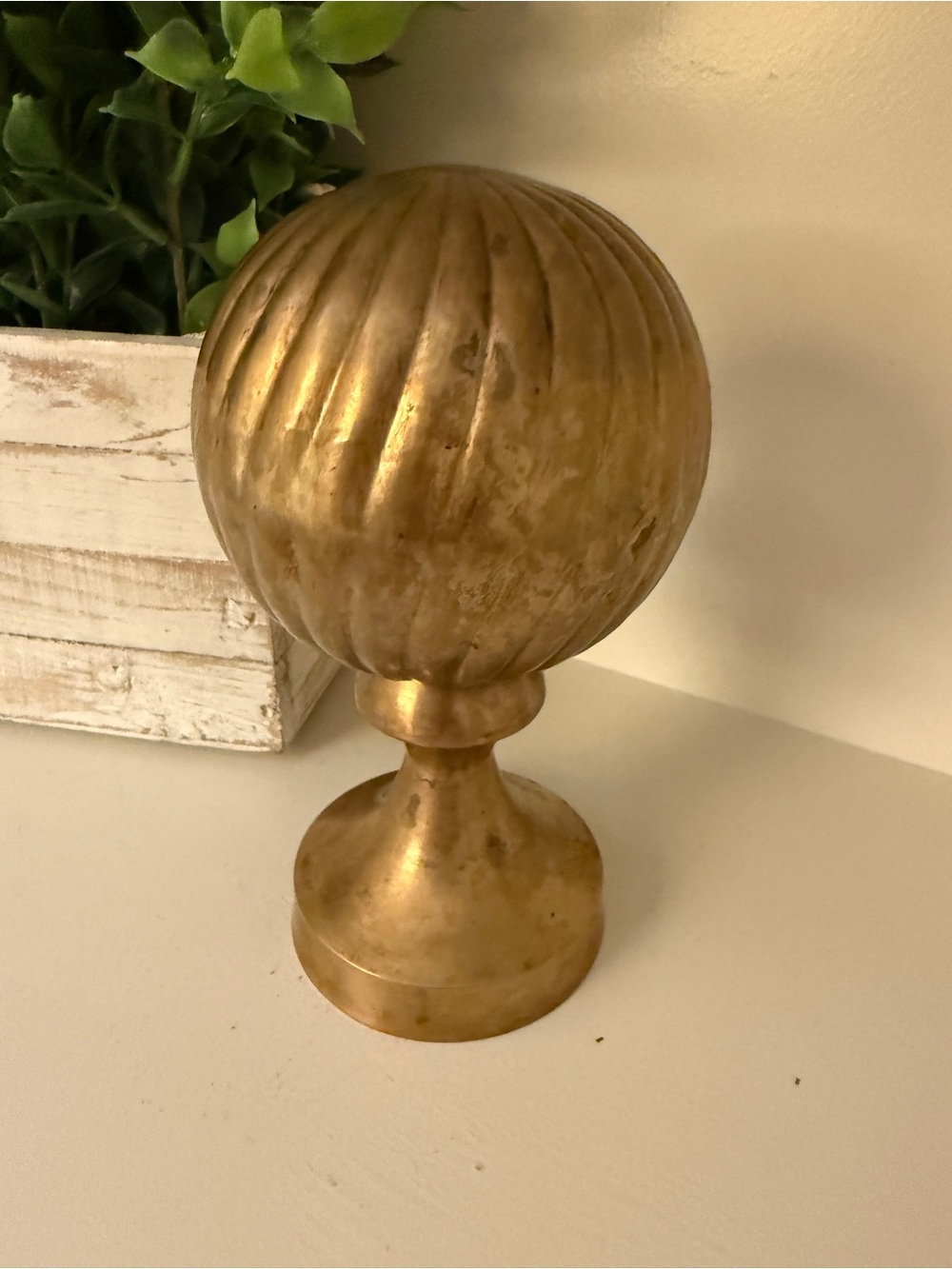 Vintage Brass Tone Ribbed Orb Finial Pedestal Decor Hollywood Regency